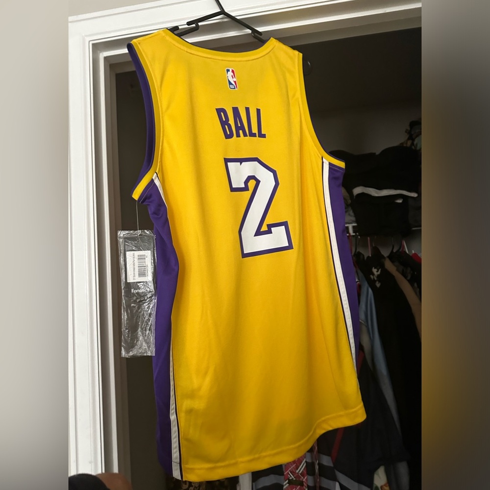 NWT FANATICS XL LAKERS BALL
